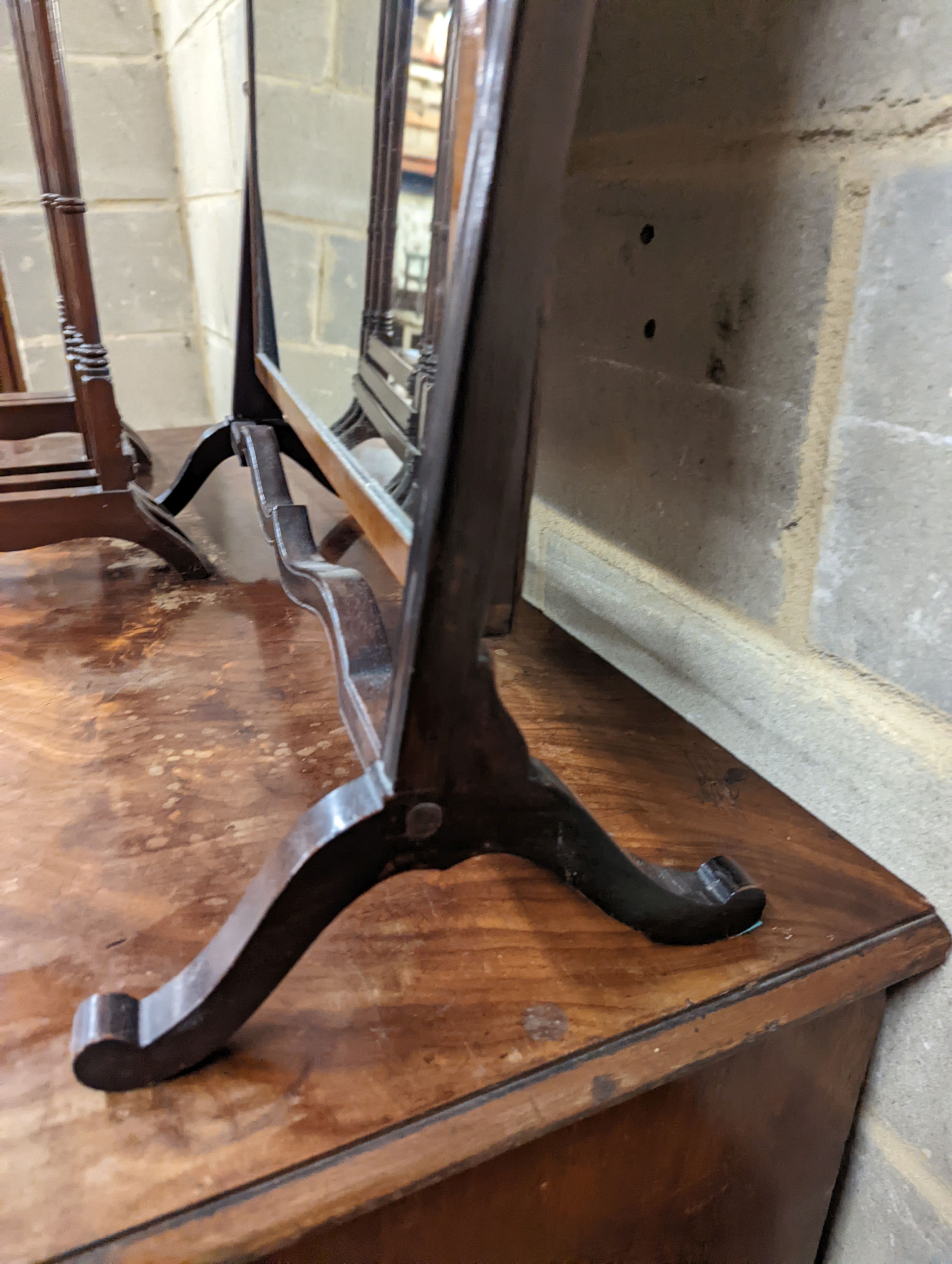 An Edwardian mahogany toilet mirror and a nest of tea tables. Tables measure - W-53cm, D-35cm, H-71cm.
